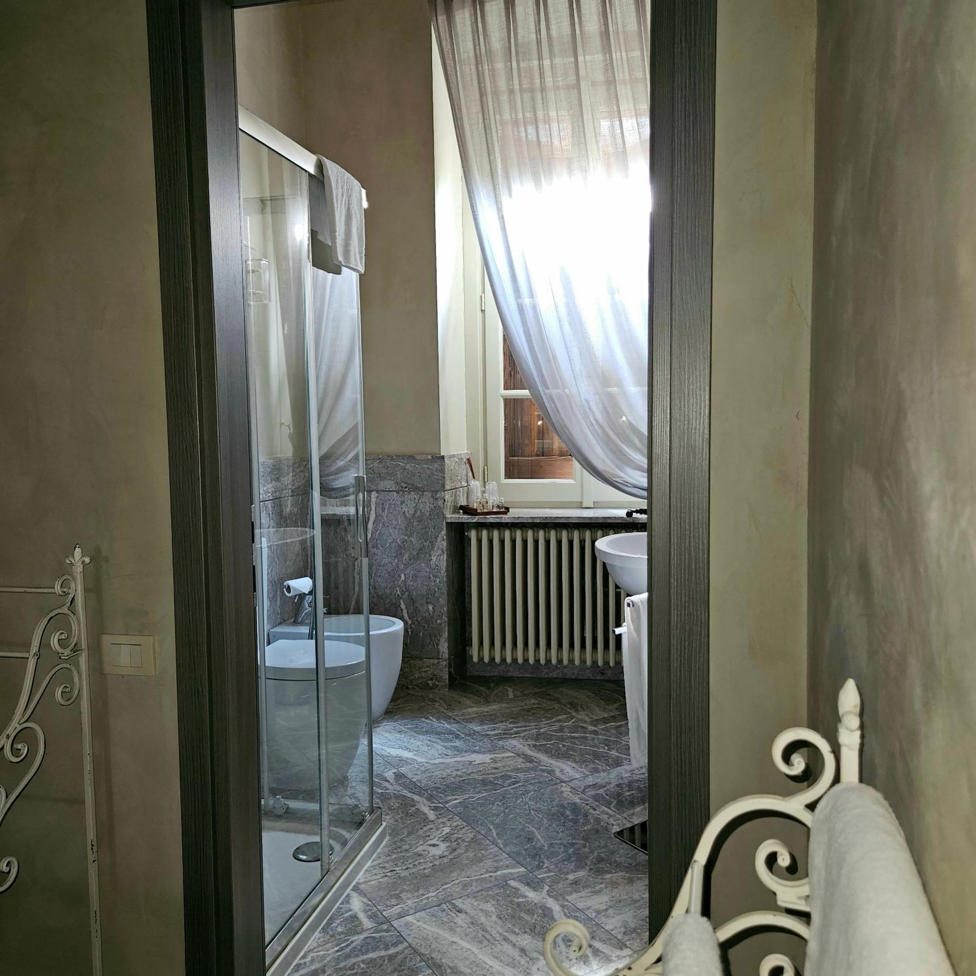 B&B Dimora Delle Donnole Bergamo Alta Exterior photo
