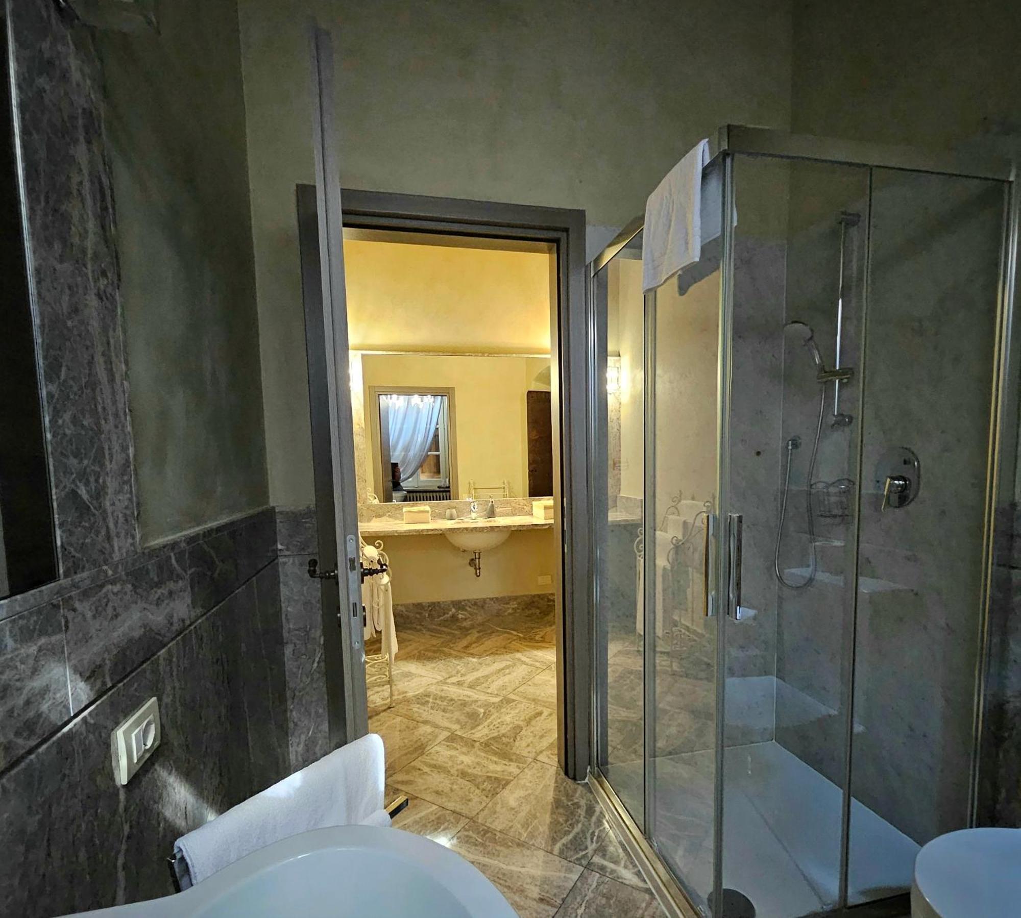 B&B Dimora Delle Donnole Bergamo Alta Exterior photo